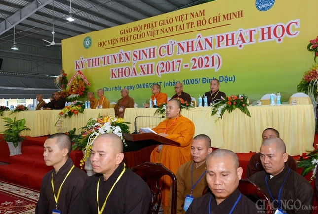 Thi tuyen sinh khoa XII (9).jpg