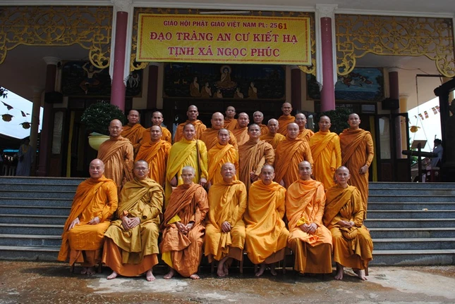 Gia Lai: Chư Tăng Hệ phái Khất sĩ tác pháp an cư ảnh 3 h_nh 6.jpg