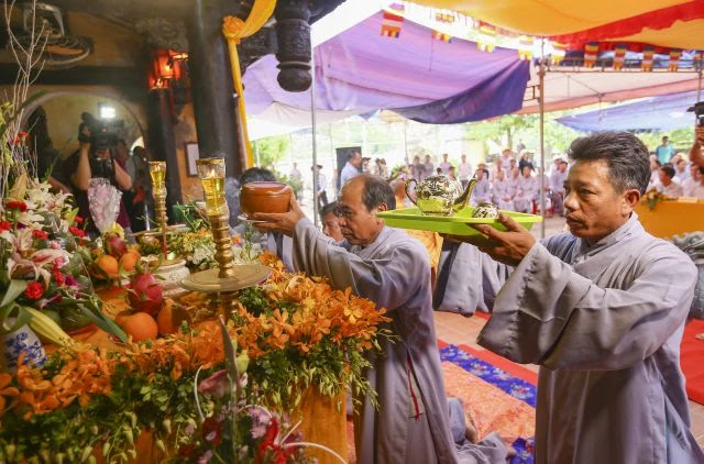Cung rước tôn tượng Thiền sư Minh Châu Hương Hải ảnh 7 31.jpg