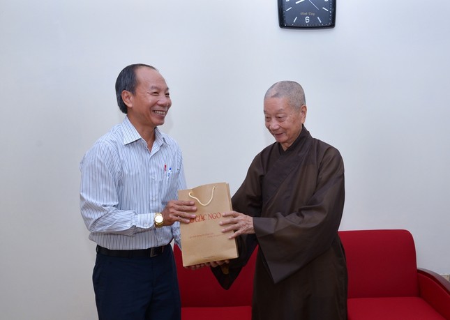 Chuc mung BGN (2).JPG