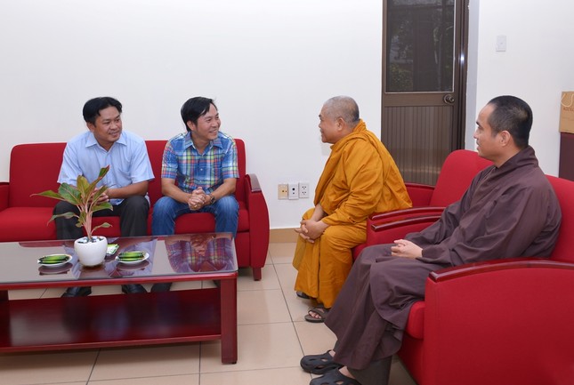 Chuc mung BGN chieu 20-6 (1).JPG