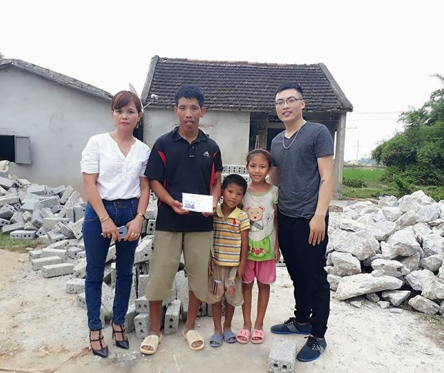 Nhóm bạn trẻ xây nhà tình nghĩa cho hộ nghèo ảnh 1 htinh.jpg