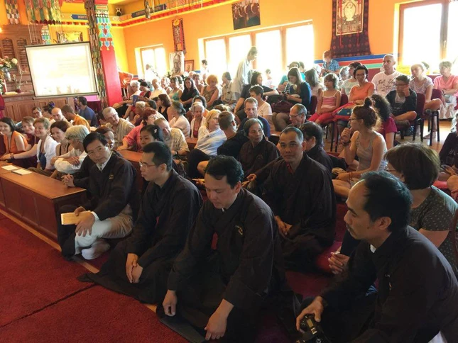 Hungary: Đoàn Phật tử VN giao lưu văn hóa tại chùa Tar ảnh 3 hatvon 3.jpg