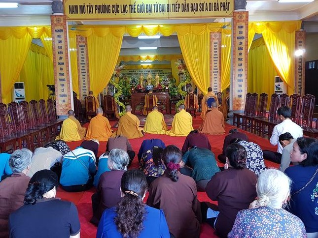 Nam Định: Lễ nhập kim quan HT.Thích Hạnh Nghiêm ảnh 3 a nhap quan 3.jpg