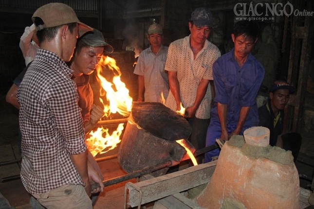 Học viện Phật giáo VN tại Huế đúc đại hồng chung ảnh 3 13.jpg