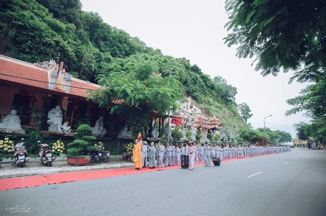 Hơn 1.000 bạn trẻ về chùa Hang tu một ngày ảnh 2 2.jpg