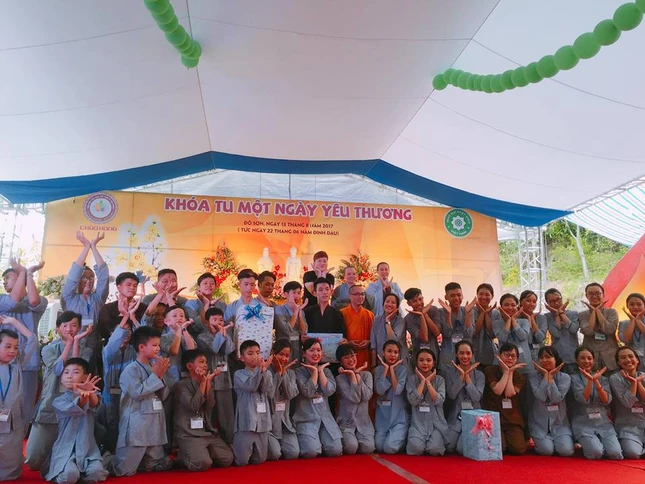 Hơn 1.000 bạn trẻ về chùa Hang tu một ngày ảnh 3 3.jpg