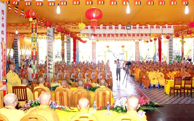 Đại giới đàn Nguyên Hương 1.jpg