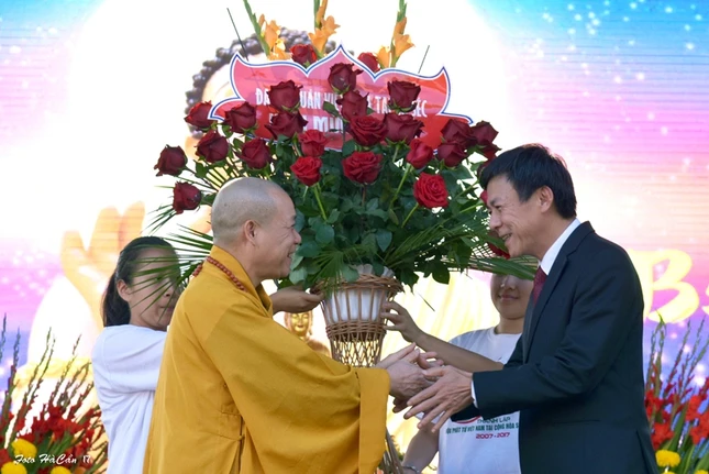 Kỷ niệm 10 năm thành lập Hội Phật tử VN tại CH Séc ảnh 4 D81_3801.JPG