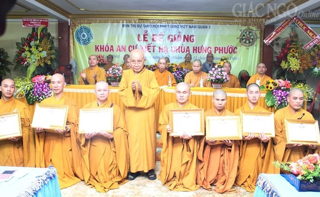 TP.HCM: Trường hạ Hưng Phước bế giảng khóa an cư ảnh 6 12hp.jpg