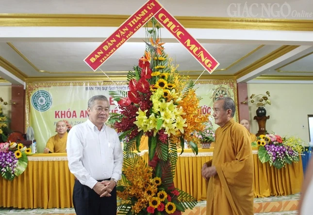 TP.HCM: Trường hạ Hưng Phước bế giảng khóa an cư ảnh 4 5hp.jpg