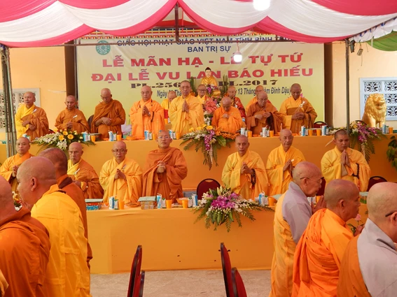 3- Chu ton duc quang lam chung minh.jpg