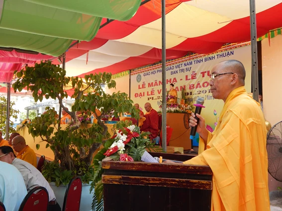 5- TT Thich Minh Nhat khai mac buoi le.jpg