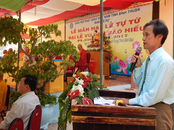 7- ong Truong Van Thu tm UBMTTQVN tinh Binbh Thuan phat bieu.jpg