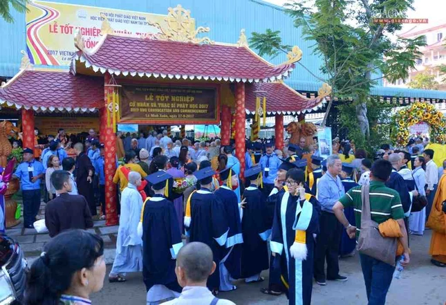 Tot nghiep (3a).jpg