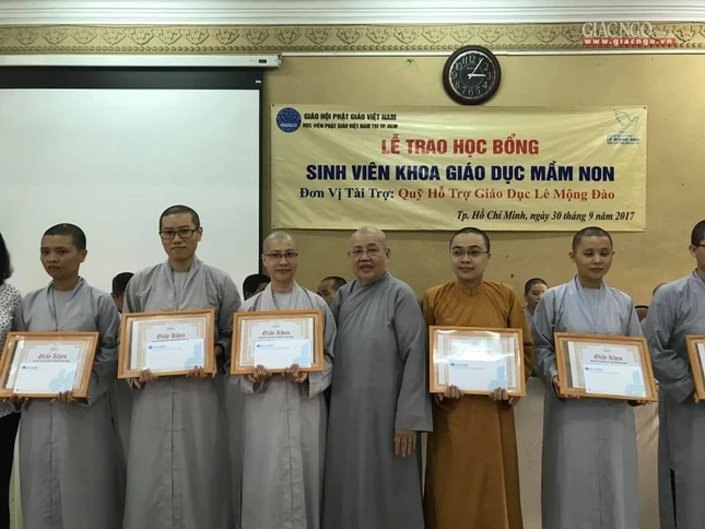 Trao 47 suất học bổng Lê Mộng Đào tại Học viện ảnh 3 5hb.jpg