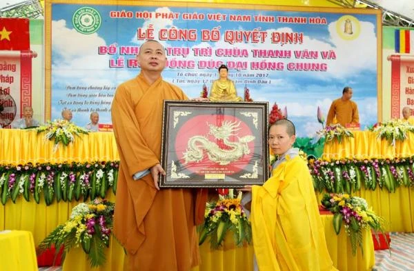 le-bo-nhiem-tru-tri-va-duc-chuong-chua-thanh-van-ha-trung-18_jpg_1506913697.jpg