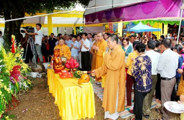 Chùa Thanh Vân làm lễ bổ nhiệm trụ trì, đúc chuông ảnh 4 le-bo-nhiem-tru-tri-va-duc-chuong-chua-thanh-van-ha-trung-31_jpg_1506913993.jpg