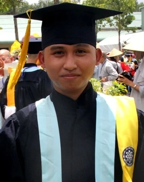 6 Thay Thi Chau (trai), Thien Huy (phai).JPG