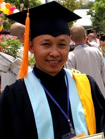 6 Thay Thi Chau (trai).jpg