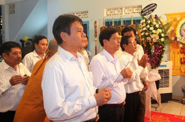 Hơn 100 đoàn viếng tang Trưởng lão HT.Thích Trí Tâm ảnh 2 tinhdanghuonga1.jpg
