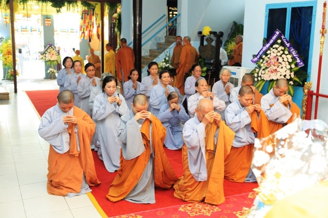 Hơn 100 đoàn viếng tang Trưởng lão HT.Thích Trí Tâm ảnh 4 vtgni1.jpg