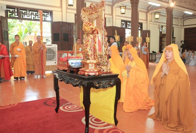 Thỉnh Giác linh HT.Thích Trí Tâm yết Phật, triều Tổ ảnh 4 yt13.jpg