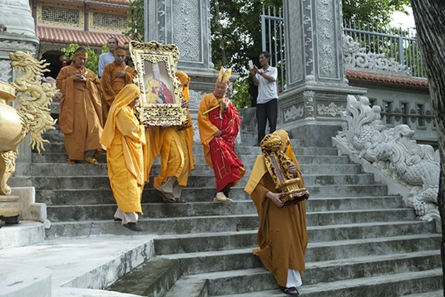 Thỉnh Giác linh HT.Thích Trí Tâm yết Phật, triều Tổ ảnh 3 yt9.jpg