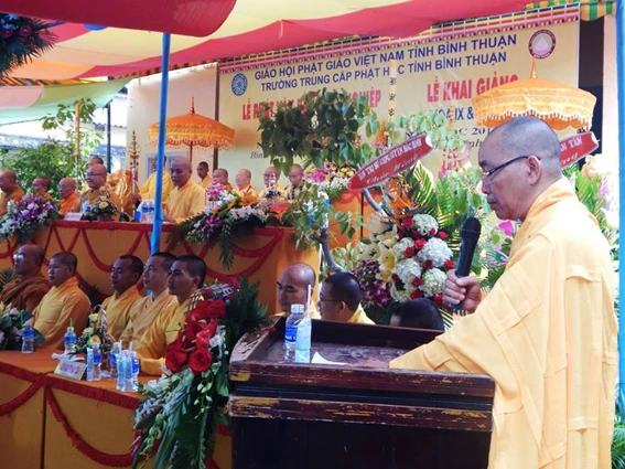 5-TT.Thich Minh Nhat thay mat BGH phat biểu khai mạc.jpg