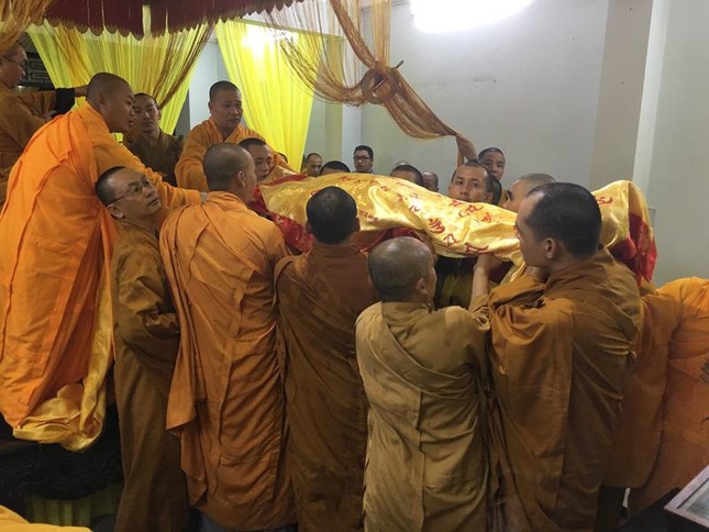 Lễ nhập kim quan nhục thân HT.Thích Trí Viên ảnh 3 a khanhhoa 3.jpg