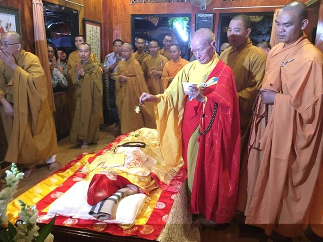 Lễ nhập kim quan nhục thân HT.Thích Trí Viên ảnh 2 a khanhhoa 4.jpg