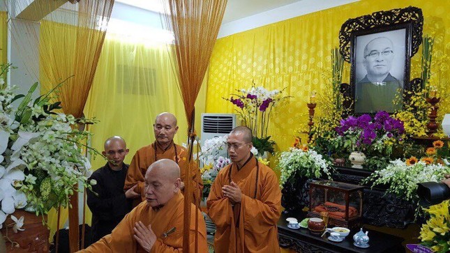 Thỉnh kim quan HT.Thích Trí Viên nhập bảo tháp ảnh 6 nhieukquan1.jpg