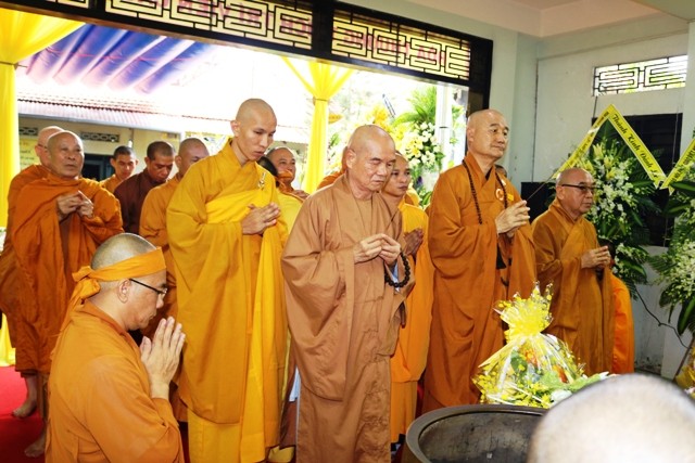 Thỉnh kim quan HT.Thích Trí Viên nhập bảo tháp ảnh 7 tdniemhg1.jpg