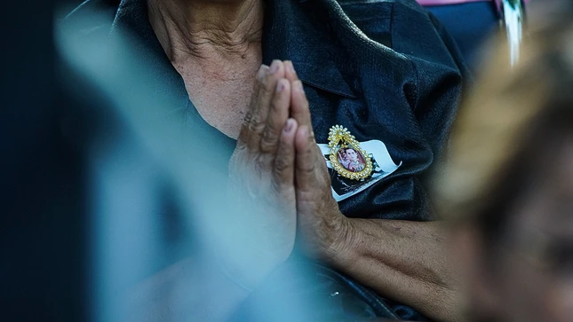 Trang nghiêm lễ hỏa táng nhà vua Thái Lan ảnh 8 hoa-tang-vua-thai-lan5-1509012497767.jpg