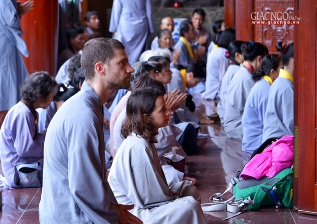 Tung kinh chieu (5).jpg