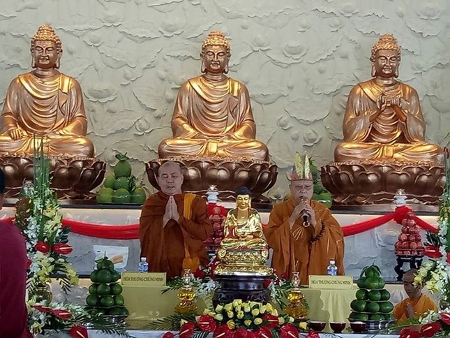 Hòa thượng Thích Liêm Chính - phó BTS kiêm trưởng Ban hoằng pháp tỉnh Đồng Nai và Thượng tạo Thích Pháp Cần .JPG