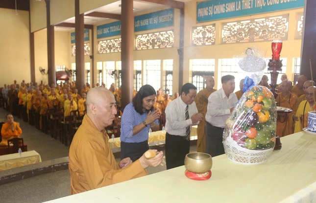 Bình Dương, Long An tưởng niệm Phật hoàng ảnh 2 IMG_0035.JPG