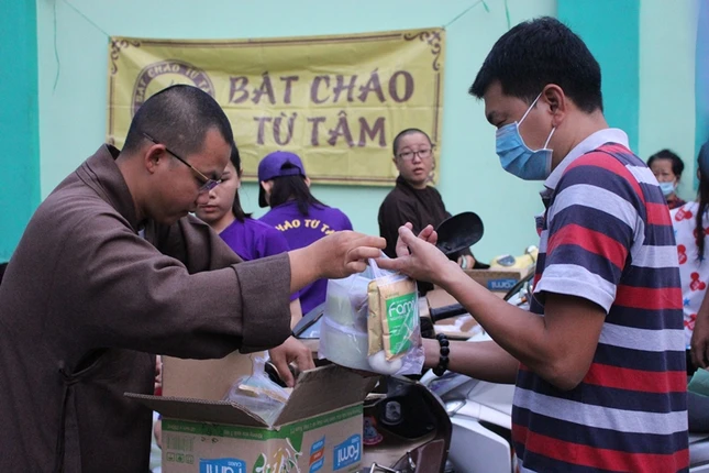Hai nhóm trẻ dấn thân làm việc lành ảnh 2 IMG_1099.JPG