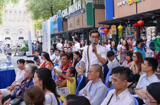 Giao lưu, ra mắt sách “Như mây thong dong” ảnh 4 a rmat 2.jpg