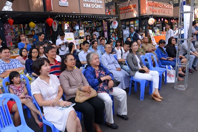 Giao lưu, ra mắt sách “Như mây thong dong” ảnh 3 a rmat 7.jpg