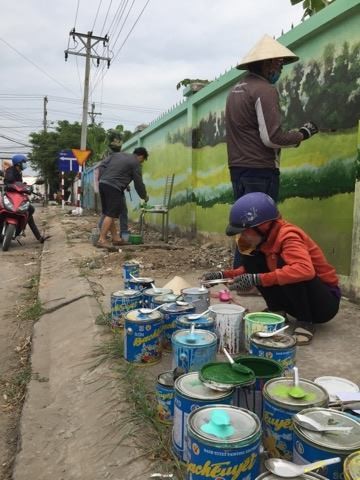 Pha che mua son de ve tranh tren tuong.jpg
