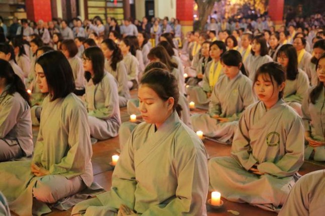 Đêm hoa đăng kỷ niệm Phật thành đạo ở Hà Nội ảnh 16 a chuabang 1.jpg