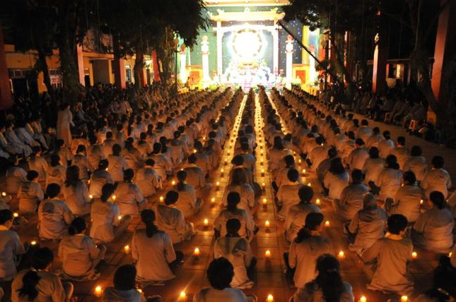 Đêm hoa đăng kỷ niệm Phật thành đạo ở Hà Nội ảnh 22 a chuabang 6.jpg