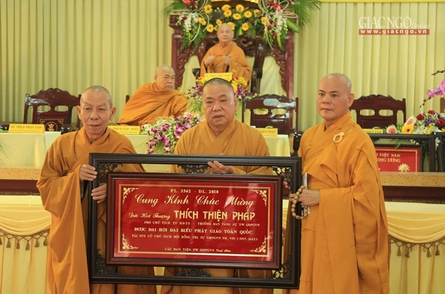 Ban Viện T.Ư chúc mừng chư tôn đức lãnh đạo Giáo hội ảnh 4 H5.jpg