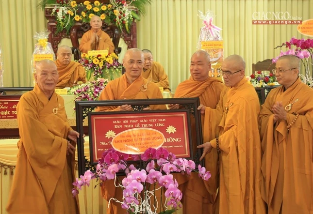 Ban Viện T.Ư chúc mừng chư tôn đức lãnh đạo Giáo hội ảnh 6 H7.jpg