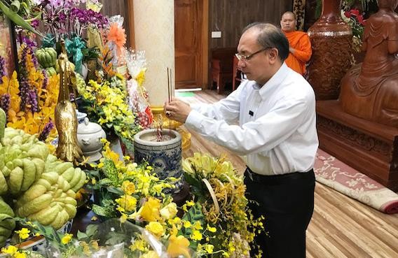Ông Lê Đông Phong chúc Tết HT.Thích Thiện Nhơn ảnh 3 6365327064242437162_1_jpg.jpg