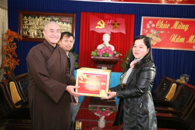 09.02.2018 tham chuc lanh dao huyen a luoi (7).JPG