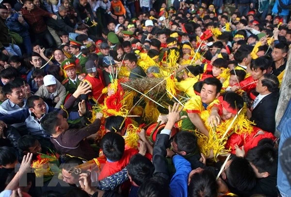 Vượt qua mê tín ảnh 1 lehoi cuop.jpg