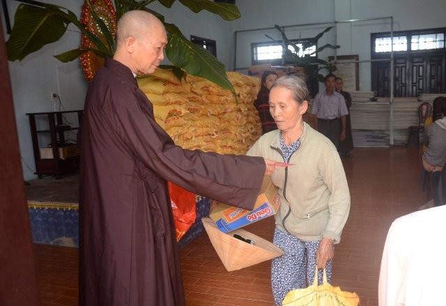 Phật giáo làm từ thiện dịp Tết ảnh 3 Chùa Hưng Quang 2.jpg
