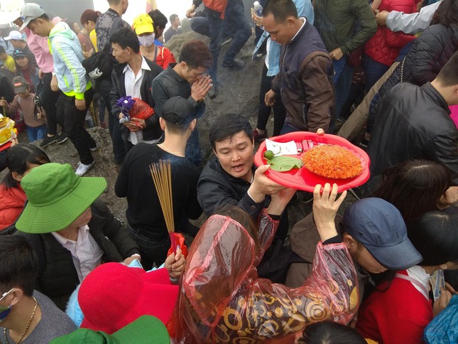 Phó Chủ tịch nước dự lễ khai ấn lễ hội Yên Tử ảnh 7 img20180225130518-1519541923030917096188_jpg.jpg